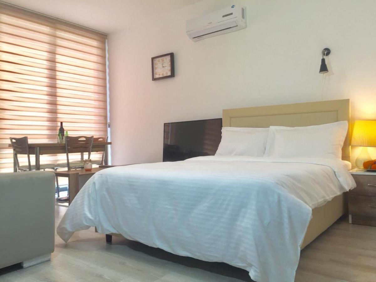 Uptown Holiday App & Pool Daily Rental Contactless Check In & Check Out Famagusta  Exteriör bild