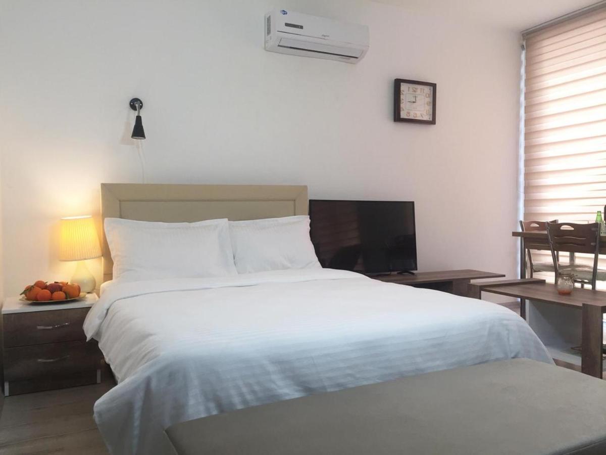 Uptown Holiday App & Pool Daily Rental Contactless Check In & Check Out Famagusta  Exteriör bild