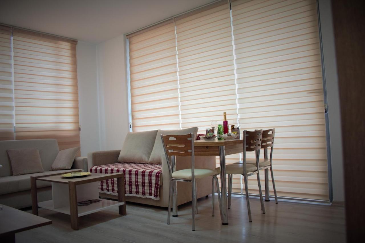 Uptown Holiday App & Pool Daily Rental Contactless Check In & Check Out Famagusta  Exteriör bild