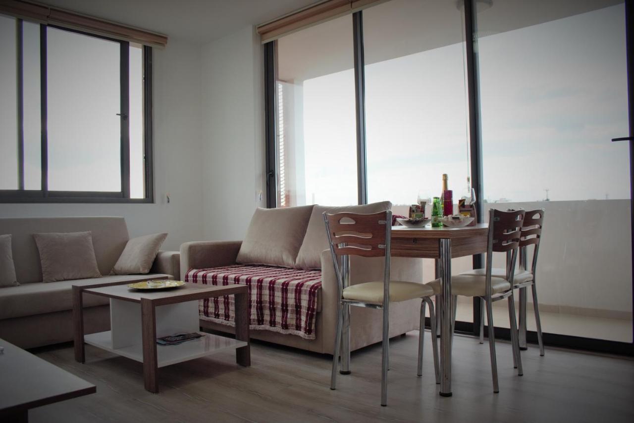 Uptown Holiday App & Pool Daily Rental Contactless Check In & Check Out Famagusta  Exteriör bild